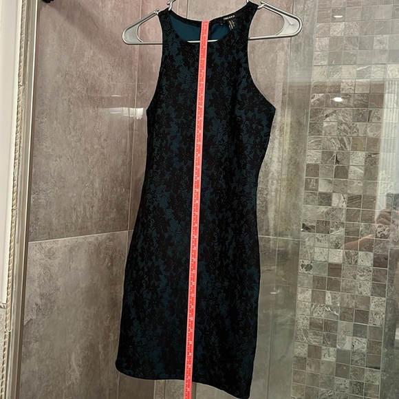 Forever 21 fitted stretch dress with lace overlay- excellent condition Small - Picture 3 of 6